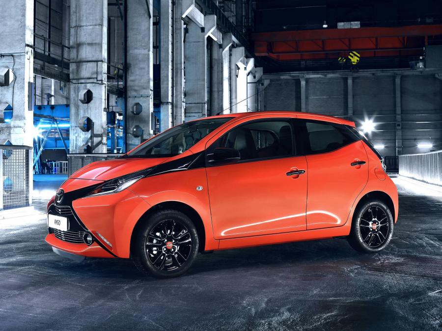  Toyota Aygo x-cite 5-Door 2014 года  (фото 5 из 30)
